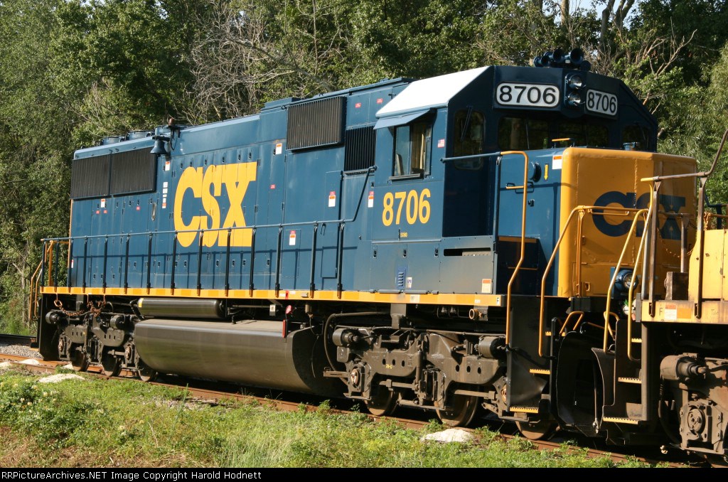 CSX 8706 displays its YN3 paint scheme in the morning sun